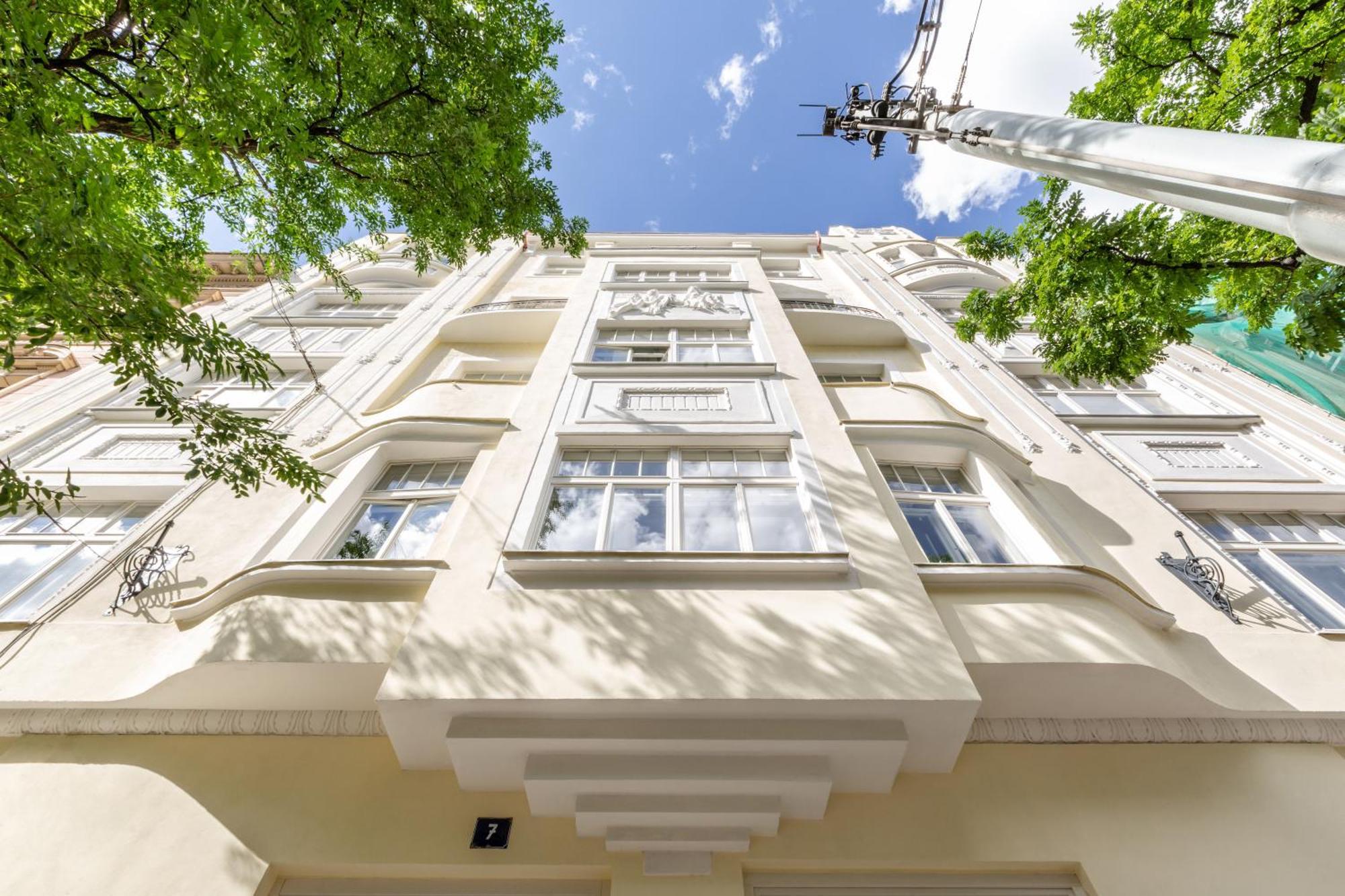 Turnkey I Charles Square Apartments Прага Екстериор снимка