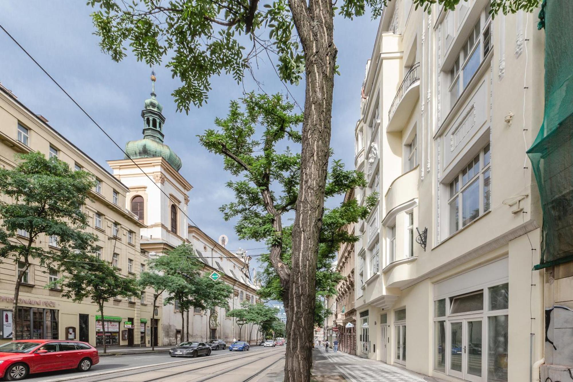 Turnkey I Charles Square Apartments Прага Екстериор снимка