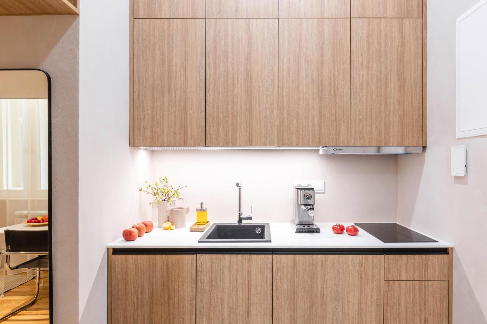 Turnkey I Charles Square Apartments Прага Стая снимка